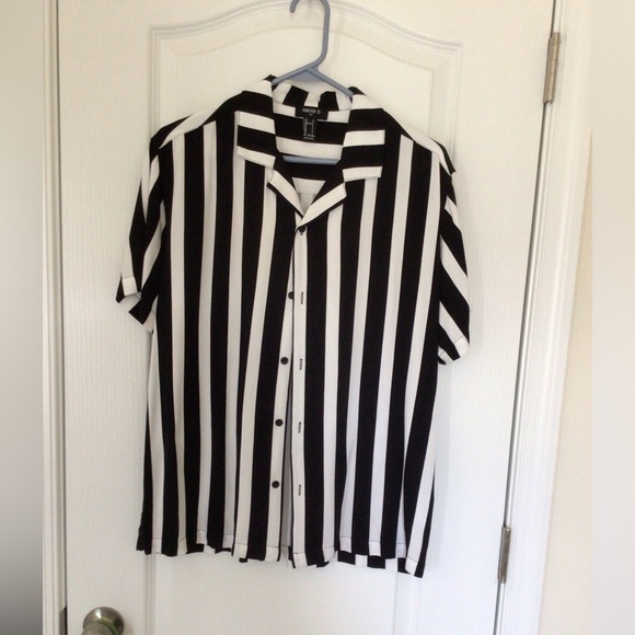Mens Forever 21 short sleeved shirt size S - Picture 1 of 1